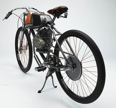 A bespoke Derringer motorbike, studio profile